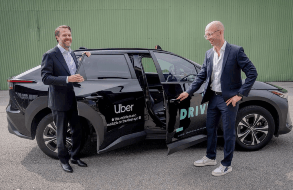 DRIVR og Uber foran bil